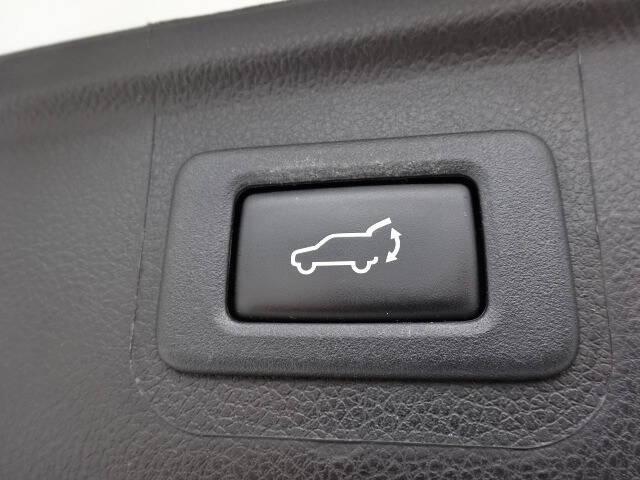 Photo of 2018 Crystal White Pearl Subaru Outback