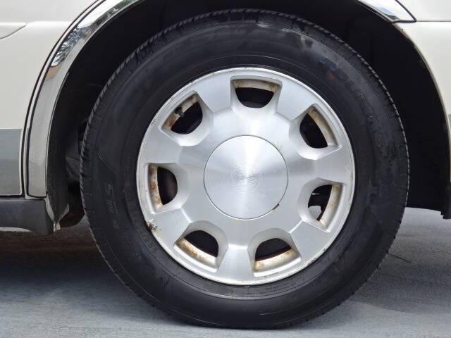 Photo of 2001 White Cadillac DeVille
