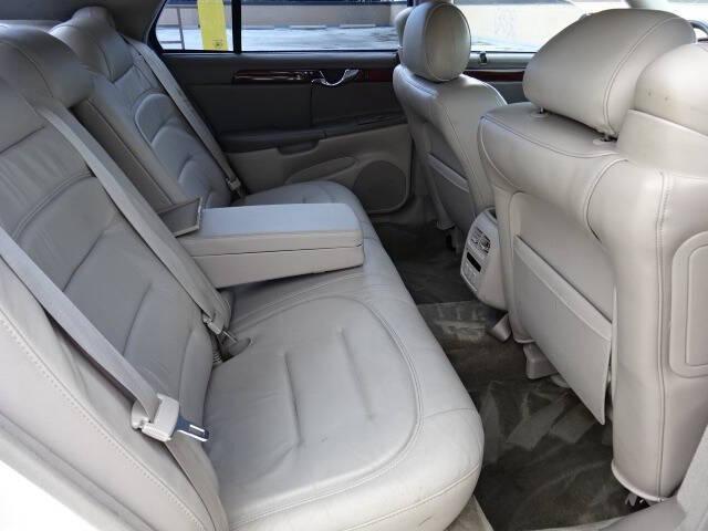 Photo of 2001 White Cadillac DeVille