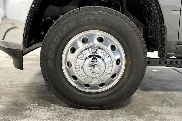 Photo of 2025 Diamond Black Crystal Pearlcoat RAM 3500