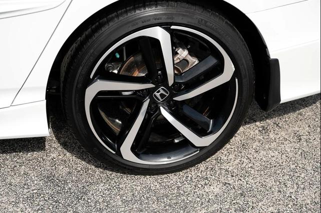 Photo of 2022 Platinum White Pearl Honda Accord Hybrid