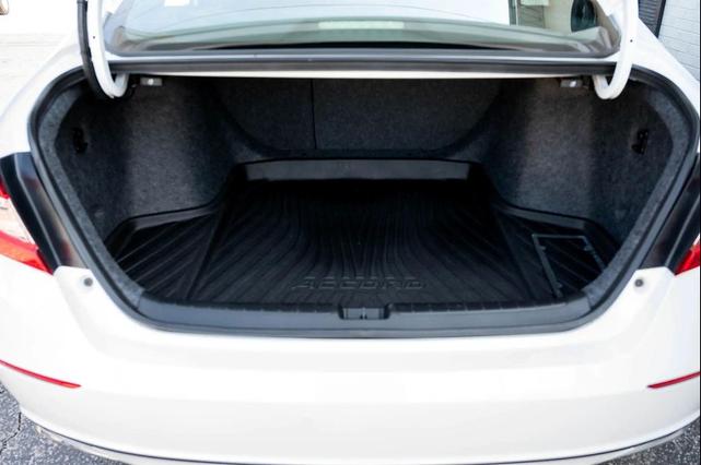 Photo of 2022 Platinum White Pearl Honda Accord Hybrid