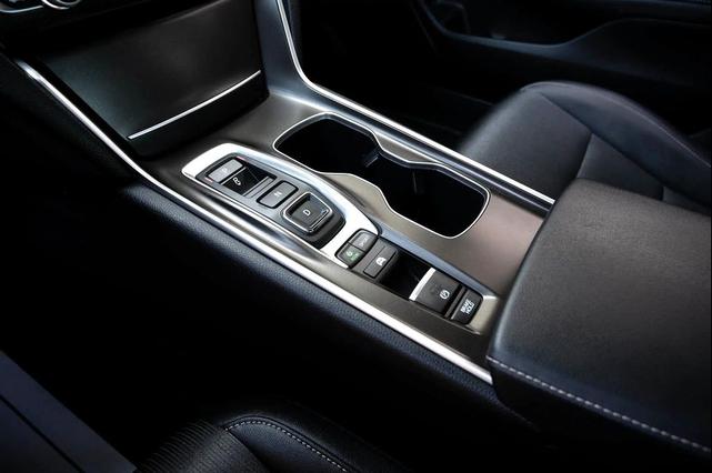 Photo of 2022 Platinum White Pearl Honda Accord Hybrid
