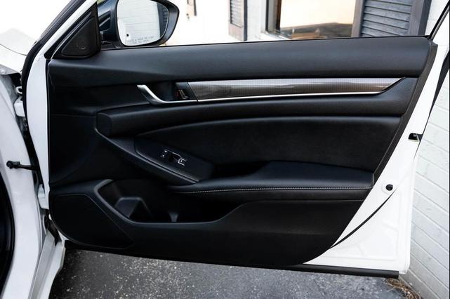 Photo of 2022 Platinum White Pearl Honda Accord Hybrid