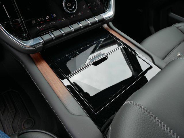 Photo of 2025 Summit White GMC Yukon