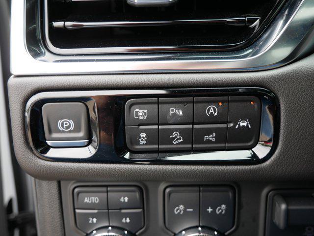 Photo of 2025 Summit White GMC Yukon