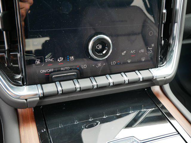 Photo of 2025 Summit White GMC Yukon