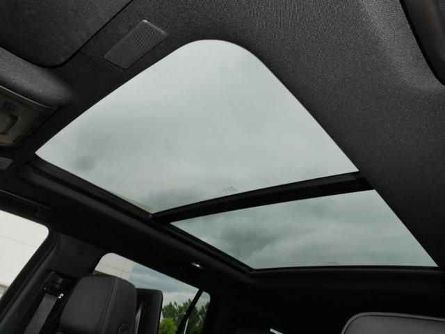Photo of 2025 Summit White GMC Yukon