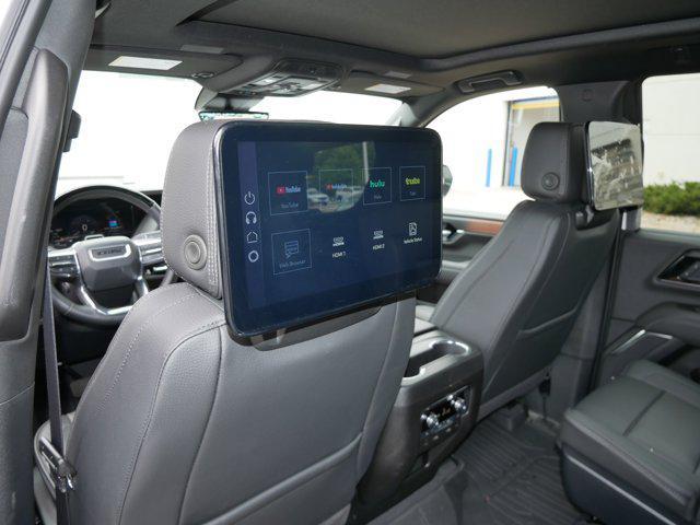 Photo of 2025 Summit White GMC Yukon
