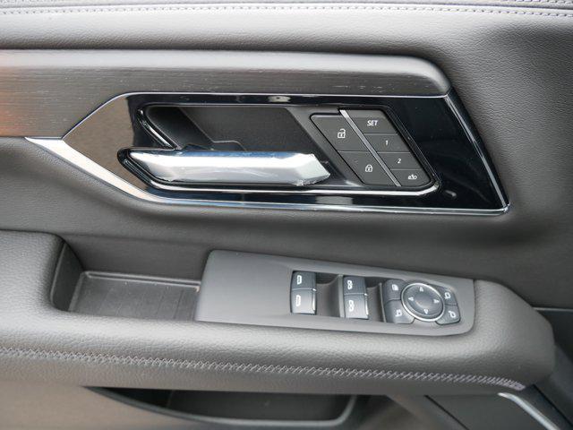 Photo of 2025 Summit White GMC Yukon