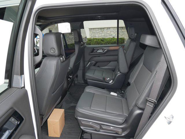 Photo of 2025 Summit White GMC Yukon