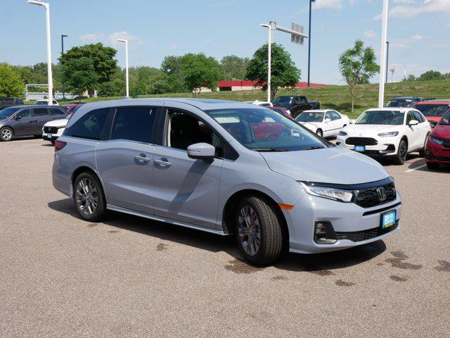 Photo of 2025 Gray Pearl Honda Odyssey