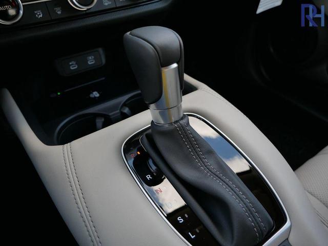 Photo of 2026 Solar Silver Metallic Honda HR-V