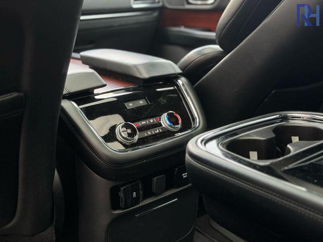 Photo of 2020 Pristine White Lincoln Navigator
