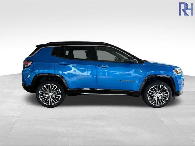 Photo of 2024 Hydro Blue Pearlcoat Jeep Compass