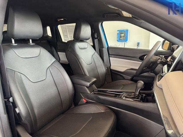 Photo of 2024 Hydro Blue Pearlcoat Jeep Compass