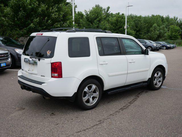 Photo of 2015 Taffeta White Honda Pilot