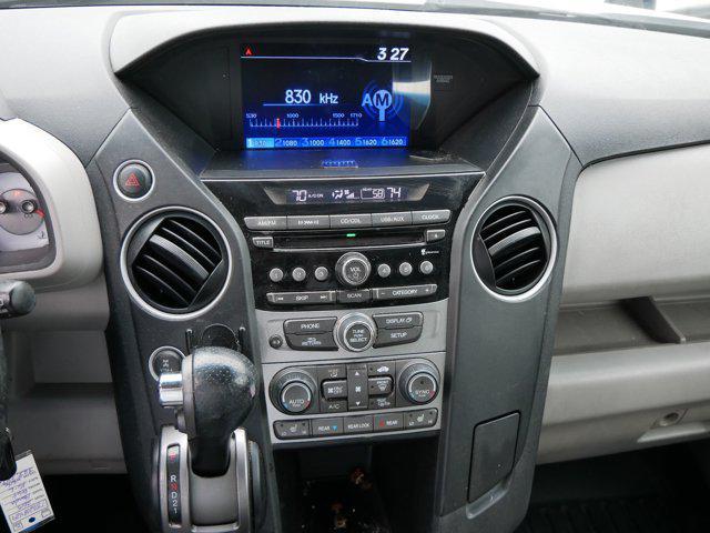 Photo of 2015 Taffeta White Honda Pilot