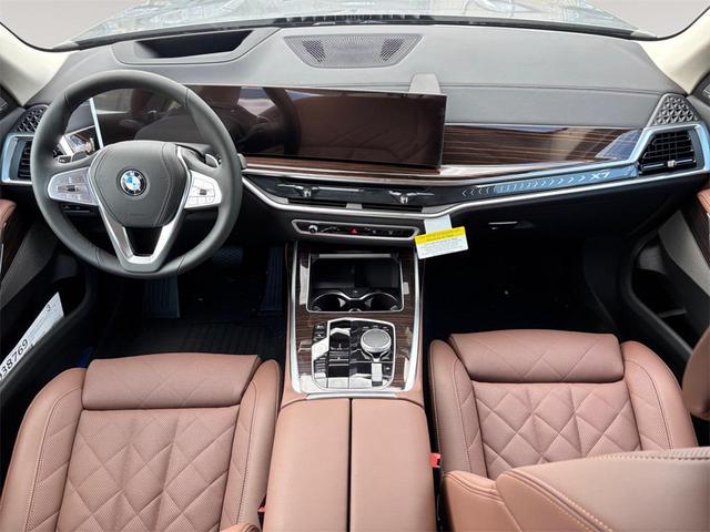 Photo of 2026 Skyscraper Grey Metallic BMW X7