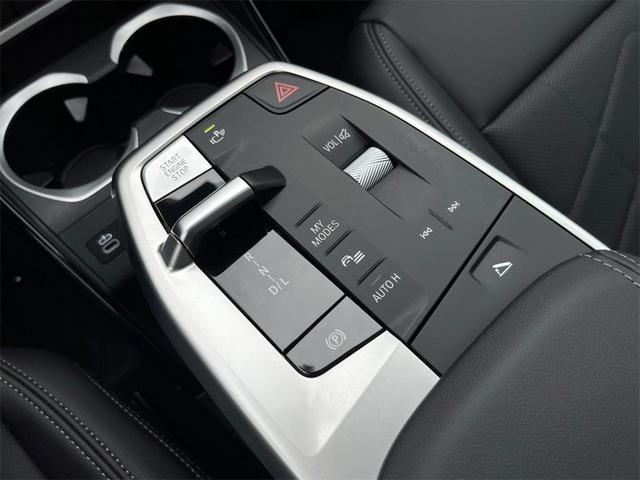 Photo of 2025 Mineral White Metallic BMW X1