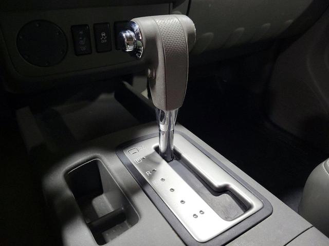 Photo of 2015 Silver Nissan Frontier