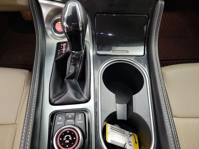 Photo of 2021 White Nissan Maxima