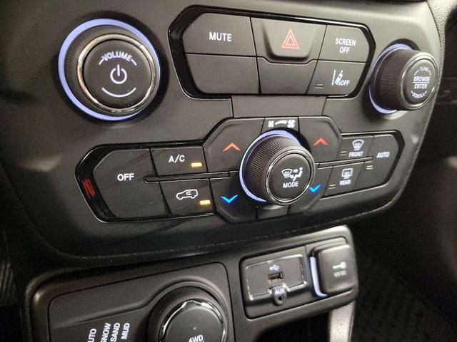 Photo of 2022 Black Jeep Renegade