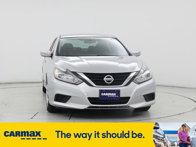 Photo of 2018 Silver Nissan Altima