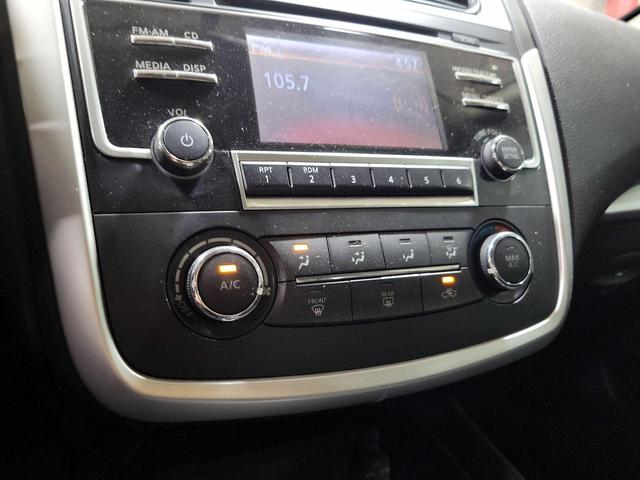 Photo of 2018 Silver Nissan Altima