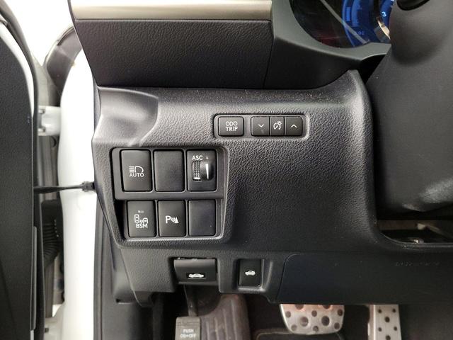 Photo of 2020 White Lexus IS 300