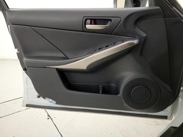 Photo of 2020 White Lexus IS 300