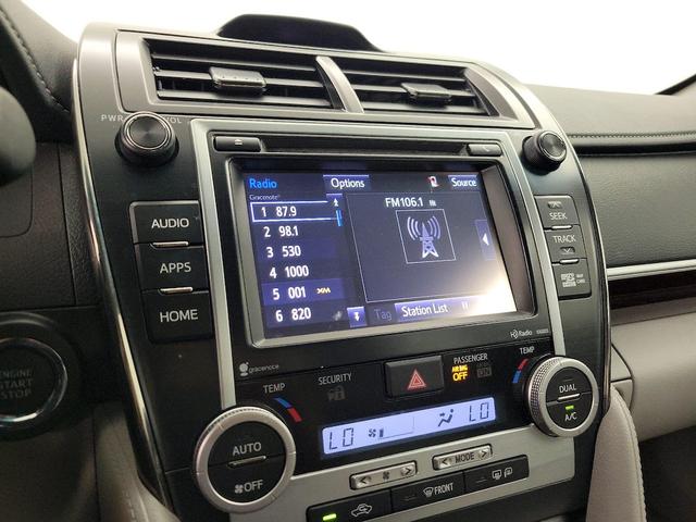 Photo of 2014 White Toyota Camry
