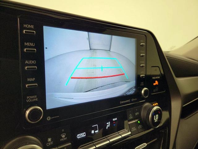 Photo of 2021 White Toyota Highlander