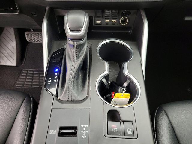 Photo of 2021 White Toyota Highlander