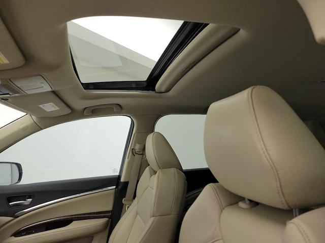 Photo of 2018 White Acura MDX