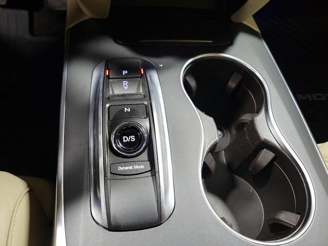 Photo of 2018 White Acura MDX