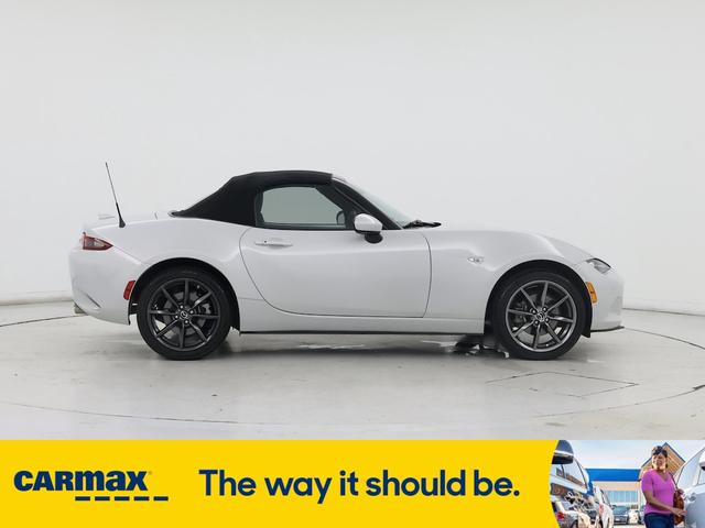 Photo of 2019 Gray Mazda MX-5 Miata