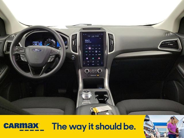 Photo of 2024 Silver Ford Edge