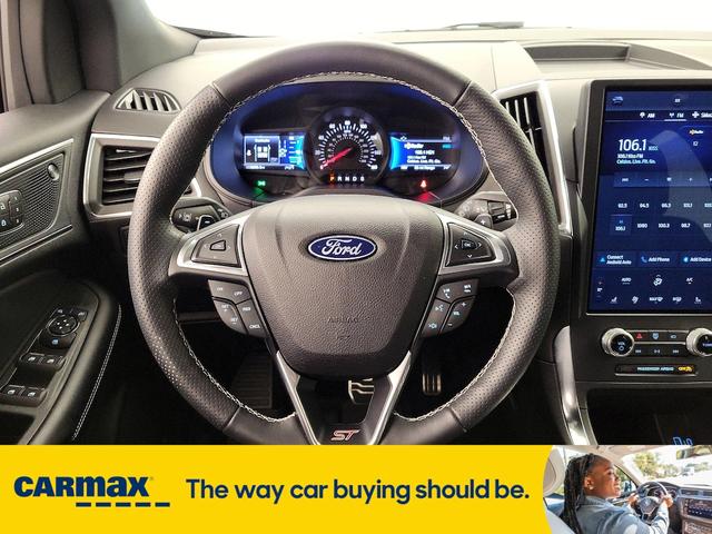 Photo of 2022 Silver Ford Edge