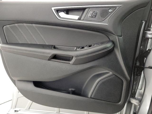Photo of 2022 Silver Ford Edge