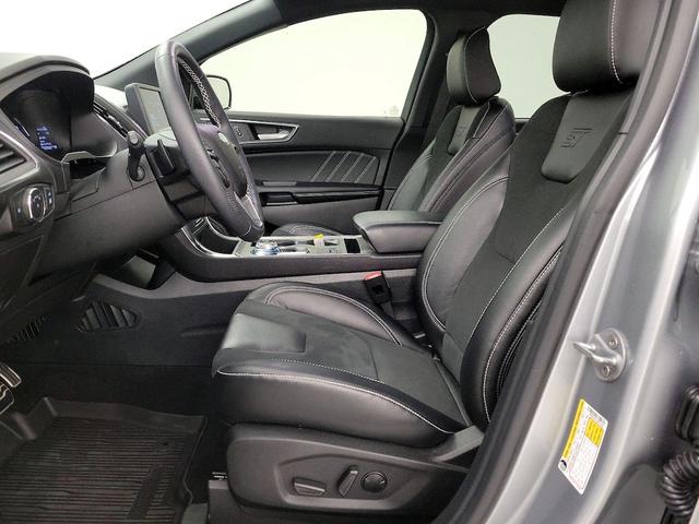 Photo of 2022 Silver Ford Edge
