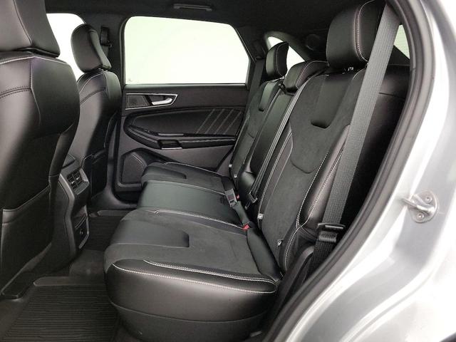 Photo of 2022 Silver Ford Edge