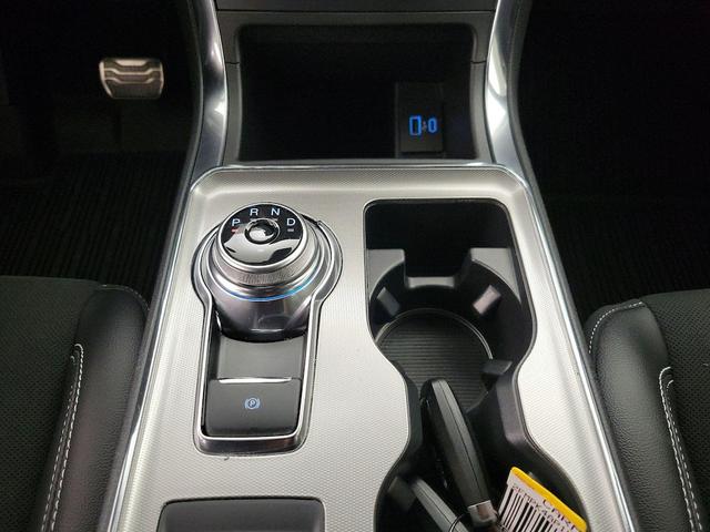 Photo of 2022 Silver Ford Edge