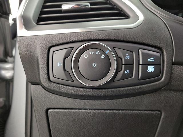 Photo of 2022 Silver Ford Edge