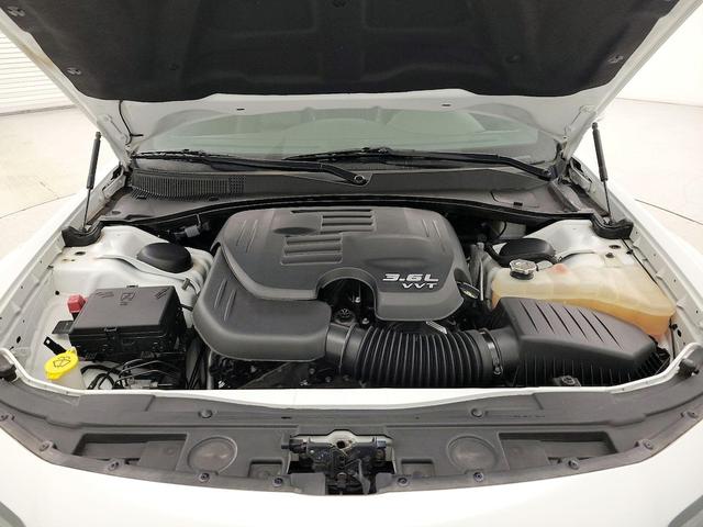 Photo of 2021 White Chrysler 300