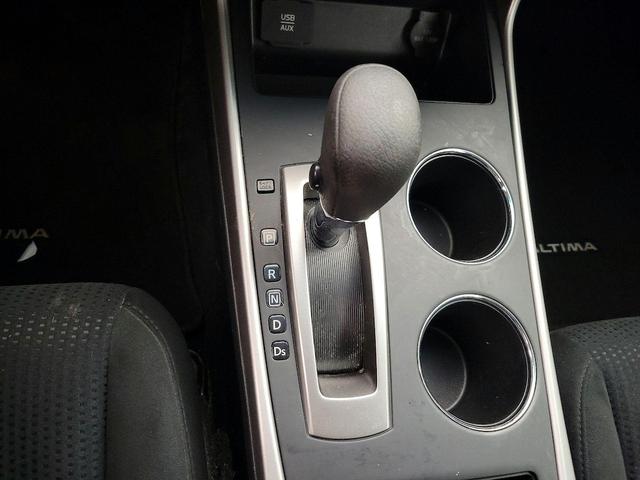 Photo of 2015 Burgundy Nissan Altima