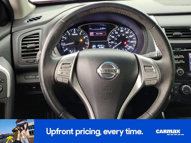 Photo of 2015 Burgundy Nissan Altima