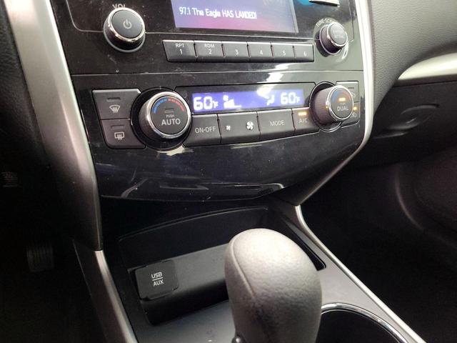 Photo of 2015 Burgundy Nissan Altima