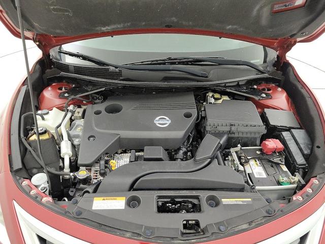 Photo of 2015 Burgundy Nissan Altima