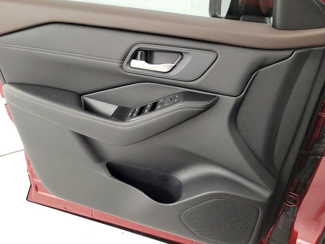 Photo of 2022 Red Nissan Rogue